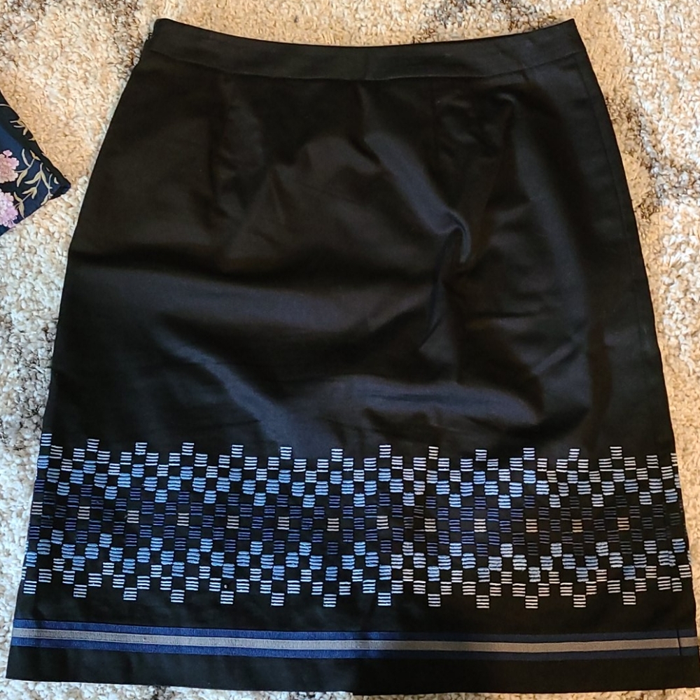 LOFT pleated skirt, size 2 - Picture 2 of 4